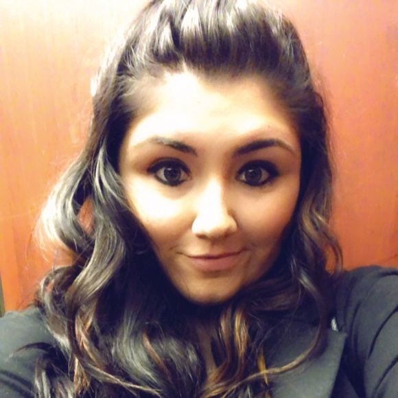 Meet your Posher, Courtney - Picture 1 of 1